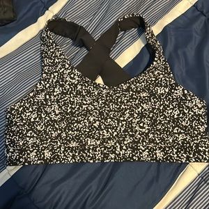 Lightweight sports bra